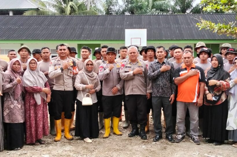 Polisi Bergerak Cepat Pulihkan MTsN 2 KOTA Lhokseumawe Pasca Banjir